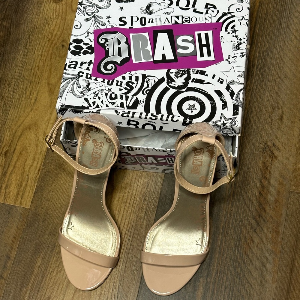 Dressy sandals 7W